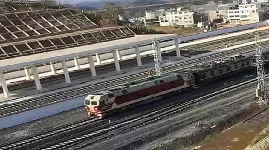 中鐵十一局、十二局集團(tuán)聯(lián)合體織畢鐵路站后工程指揮部